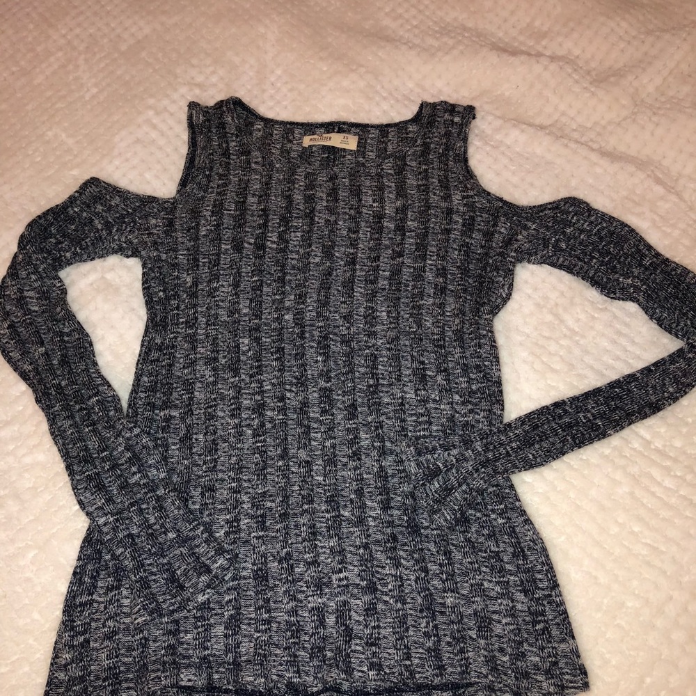 Hollister top!